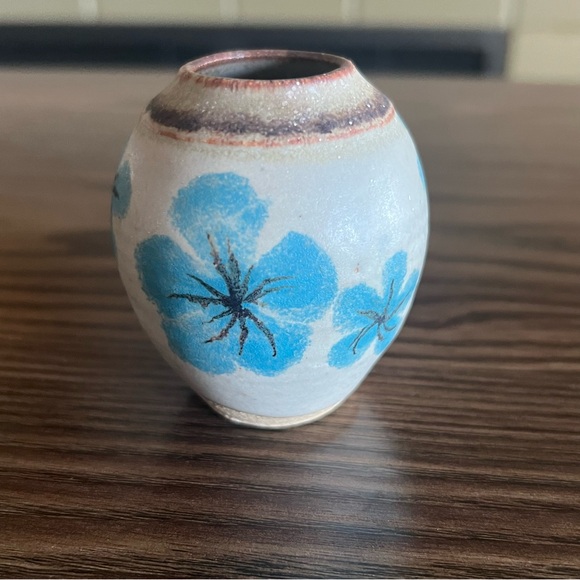 Small Painted Pottery Vase - Picture 11 of 12